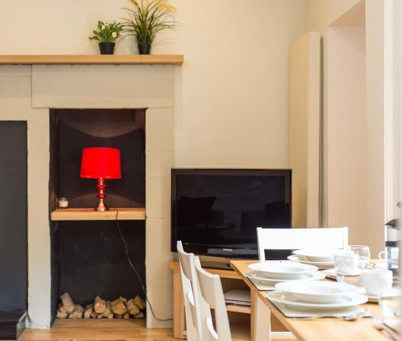 Self Catering , City Centre Apartment With Parking Edinburgh Exterior foto